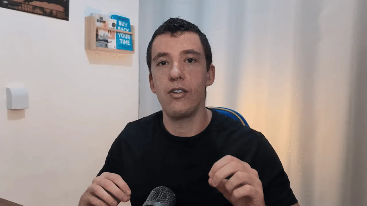 Sharel Shamis talking to camera about Amazon PPC